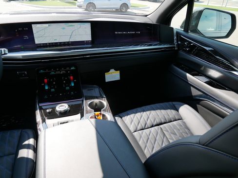 New 2026 Cadillac Escalade IQ Sport 1 w/ LPO, Floor Liner Package AWD/4WD image 9