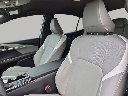 Used 2025 Toyota Camry SE w/ Convenience Package image 30