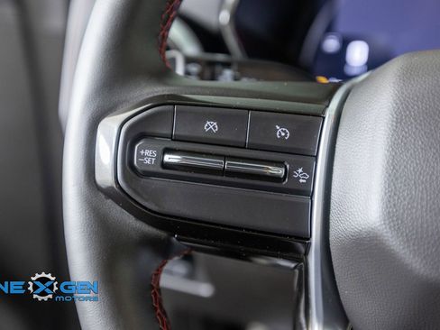 Used 2025 Chevrolet Colorado Z71 w/ Technology Package AWD/4WD image 14