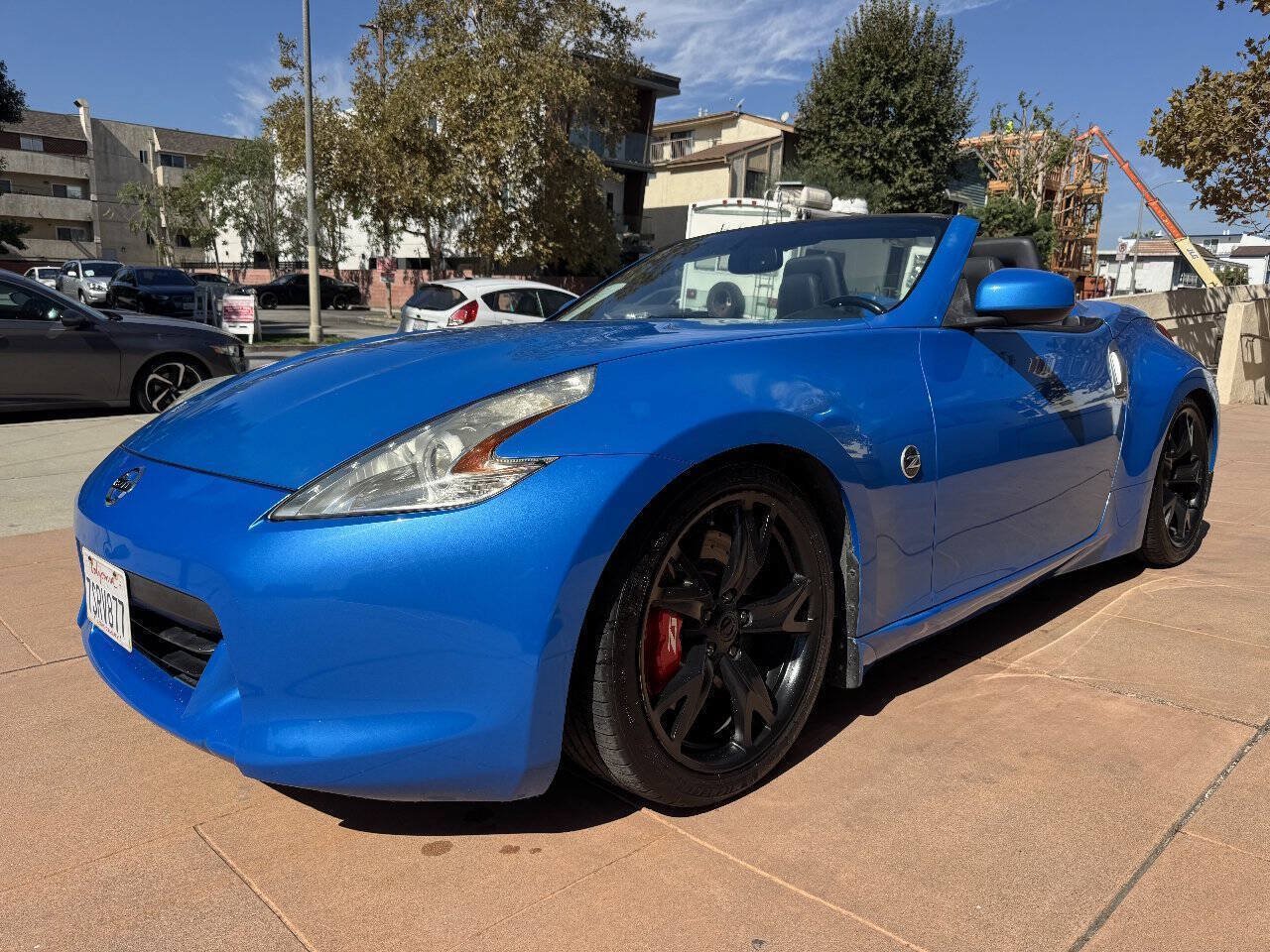 Used 2010 Nissan 370Z Touring RWD image 3