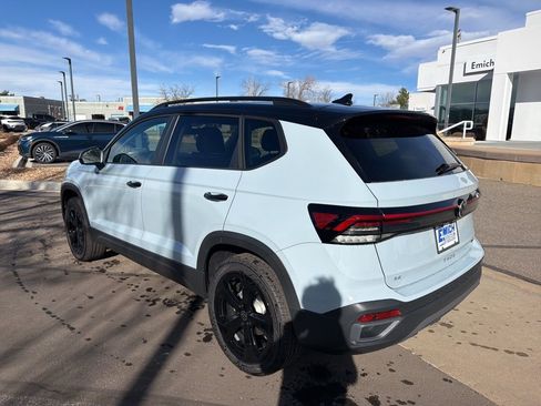 New 2025 Volkswagen Taos SE image 3