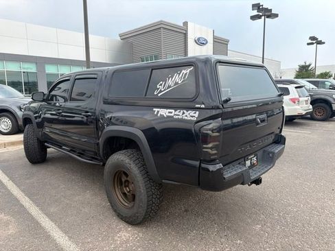 Used 2022 Toyota Tacoma TRD Off-Road w/ TRD Premium Off Road Package AWD/4WD image 2