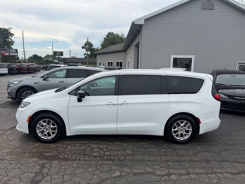 Used 2024 Chrysler Pacifica Touring-L FWD image 2