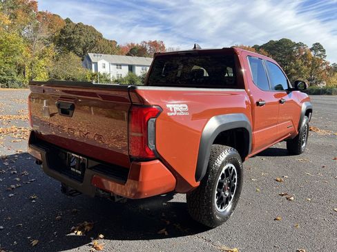 Used 2025 Toyota Tacoma TRD Off-Road image 3
