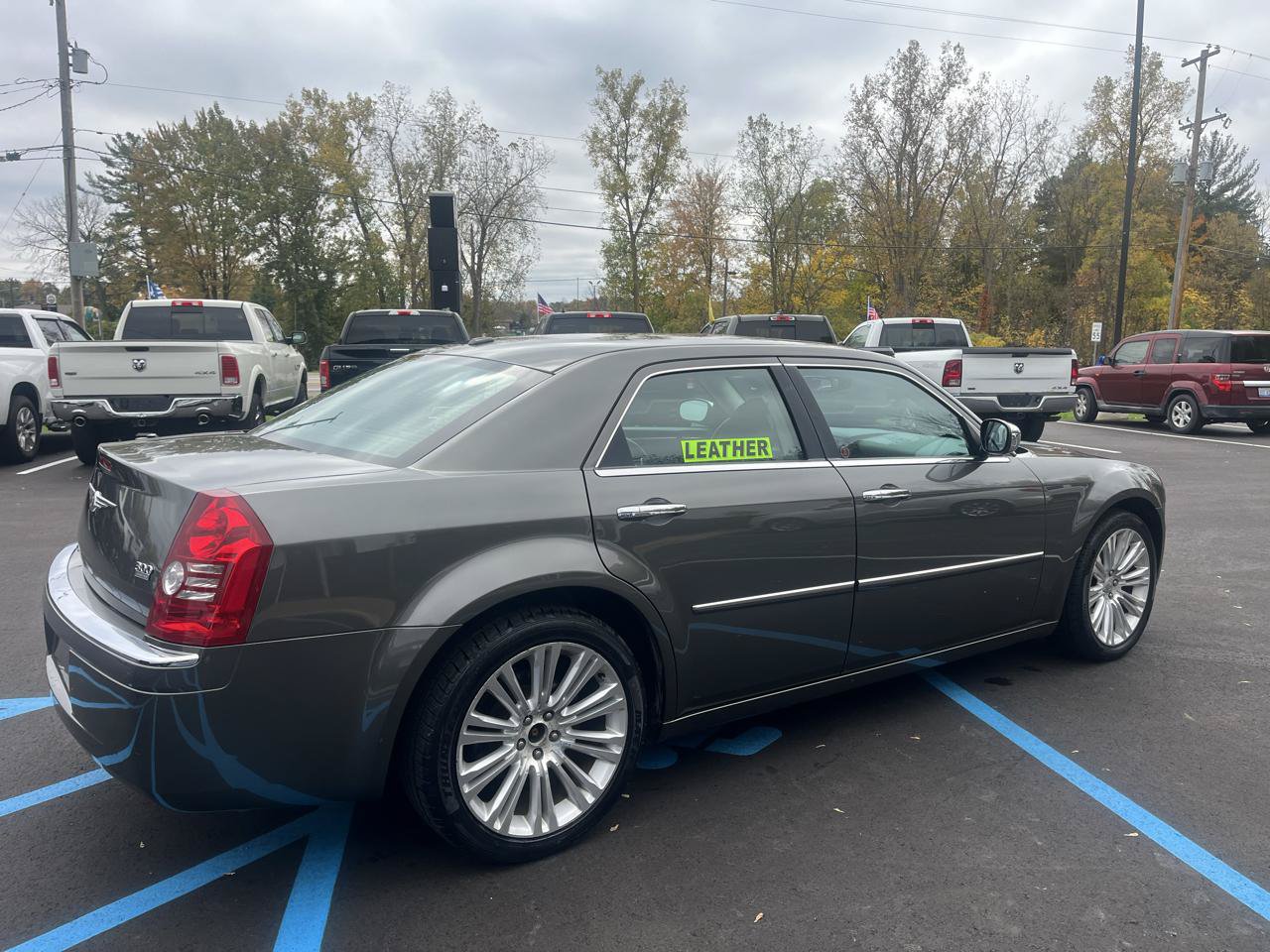 Used 2010 Chrysler 300 Limited RWD image 5