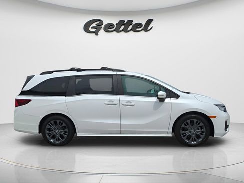 Used 2025 Honda Odyssey Touring image 3