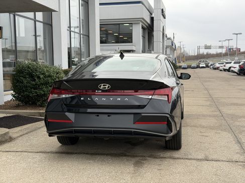 New 2026 Hyundai Elantra SEL Sport Premium image 5