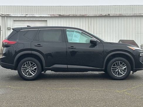 Used 2024 Nissan Rogue S image 3