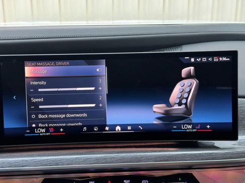Used 2023 BMW i7 xDrive60 w/ Executive Package 2 AWD/4WD image 33
