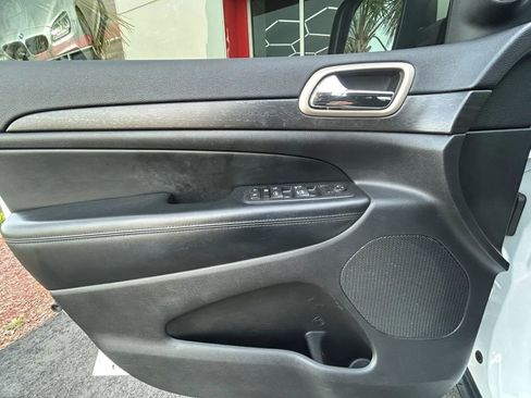 Used 2017 Jeep Grand Cherokee Laredo w/ Quick Order Package 23E image 18