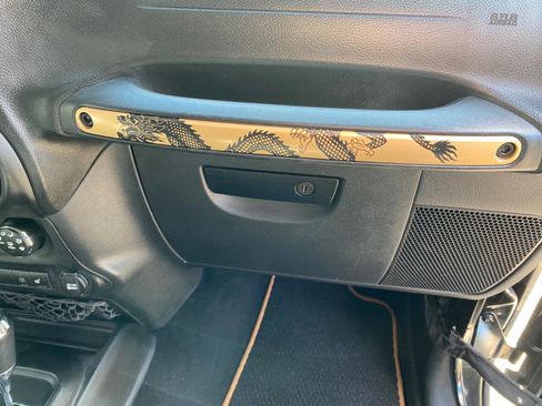 Used 2014 Jeep Wrangler Unlimited Sahara image 35