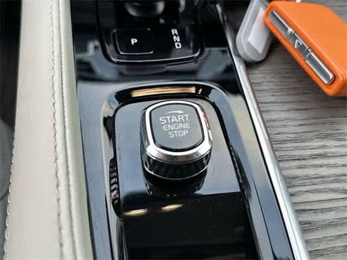 Used 2024 Volvo XC90 B6 Plus w/ Protection Package Premier image 11