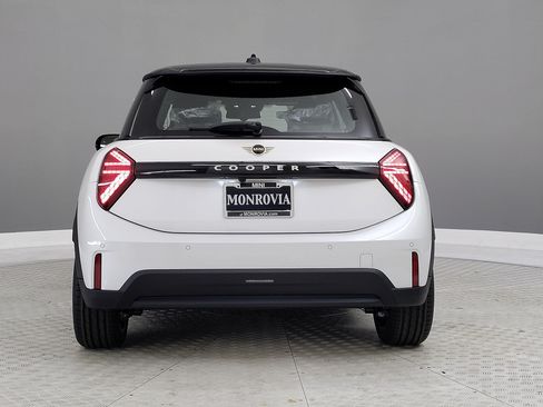 New 2026 MINI Cooper 2-Door Hardtop FWD image 8