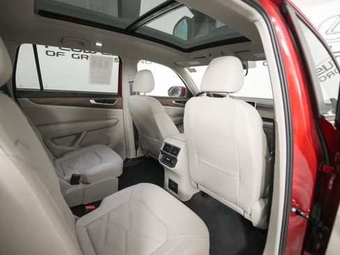 Used 2024 Volkswagen Atlas SE image 17