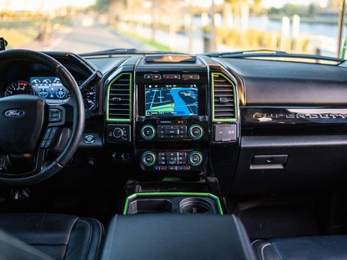 Used 2019 Ford F250 Lariat w/ Lariat Ultimate Package AWD/4WD image 6