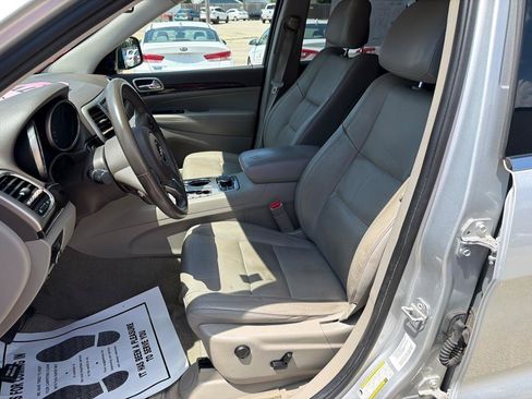 Used 2011 Jeep Grand Cherokee Laredo AWD/4WD image 13