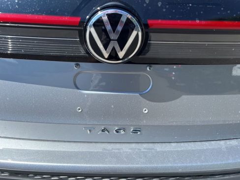 New 2025 Volkswagen Taos SE image 10