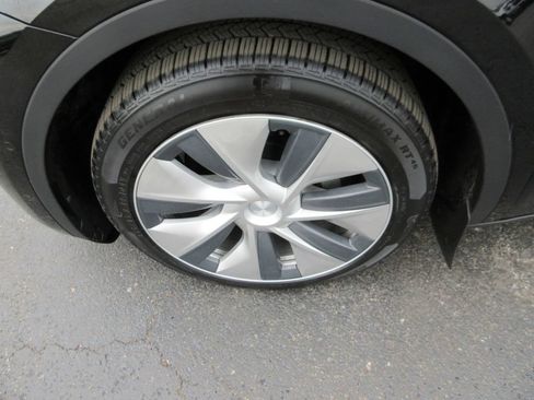 Used 2021 Tesla Model Y Long Range AWD/4WD image 13