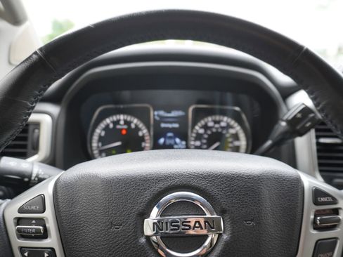 Used 2017 Nissan Titan SL AWD/4WD image 23