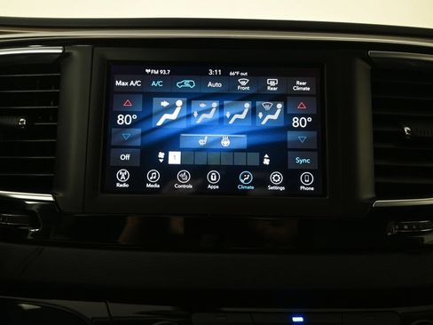 Used 2019 Chrysler Pacifica Touring-L FWD image 29