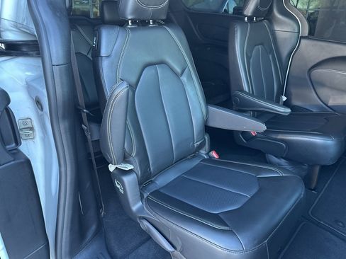 Used 2024 Chrysler Pacifica Touring-L w/ S Appearance Package image 45