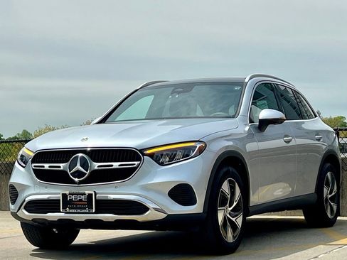 Used 2024 Mercedes-Benz GLC 300 4MATIC image 4