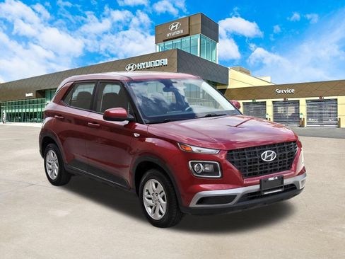 Used 2024 Hyundai Venue SE FWD image 3