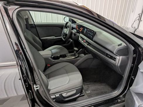 Used 2025 Kia K4 FWD image 27