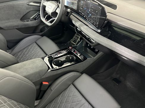 New 2025 Audi SQ6 e-tron Premium Plus image 15