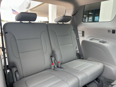Used 2023 GMC Acadia SLT w/ Technology Package AWD/4WD image 40