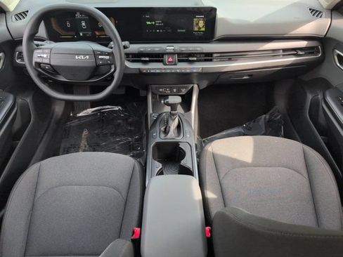 Used 2025 Kia K4 FWD image 25