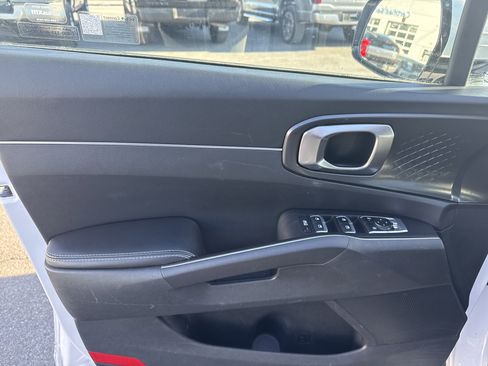 Used 2024 Kia Sorento S image 15