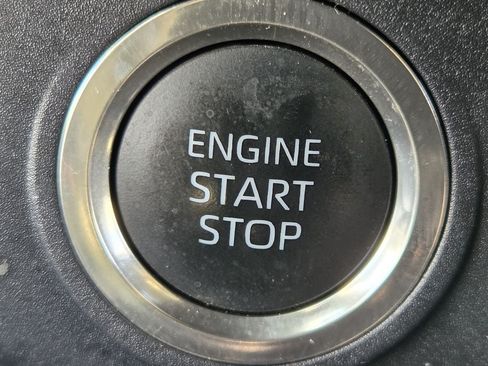 Used 2025 Toyota 4Runner SR5 AWD/4WD image 21