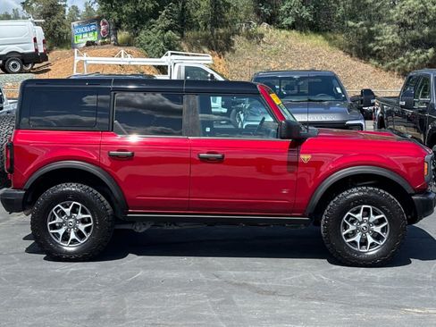 Certified 2025 Ford Bronco Badlands AWD/4WD image 3