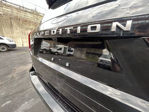 Used 2025 Ford Expedition Active AWD/4WD image 9