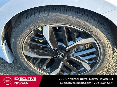 New 2025 Nissan Versa SR w/ Trunk Package image 7