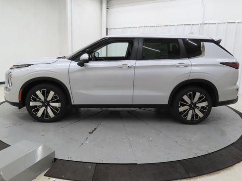 New 2026 Mitsubishi Outlander SE FWD image 7