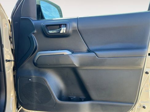 Used 2016 Toyota Tacoma TRD Off-Road AWD/4WD image 26
