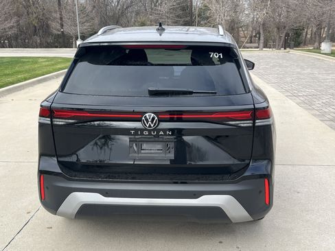 Used 2025 Volkswagen Tiguan S image 9