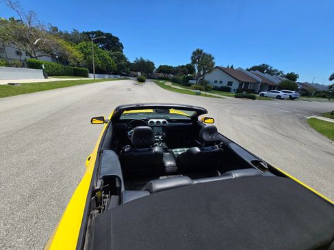 Used 2018 Ford Mustang Premium w/ Equipment Group 201A RWD image 10