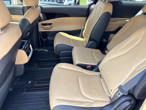 Used 2024 Kia Carnival EX FWD image 30