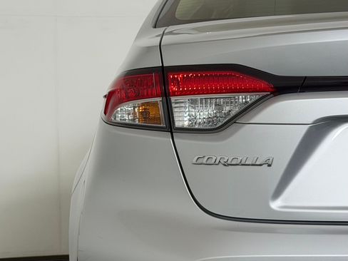 Used 2020 Toyota Corolla LE FWD image 27