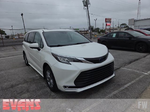 Used 2021 Toyota Sienna XLE AWD/4WD image 1