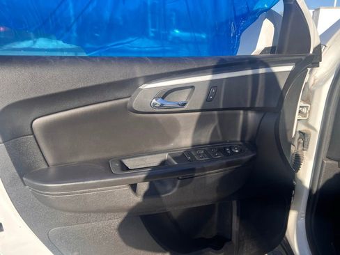 Used 2010 Chevrolet Traverse LT w/ Personal Connectivity Package image 12
