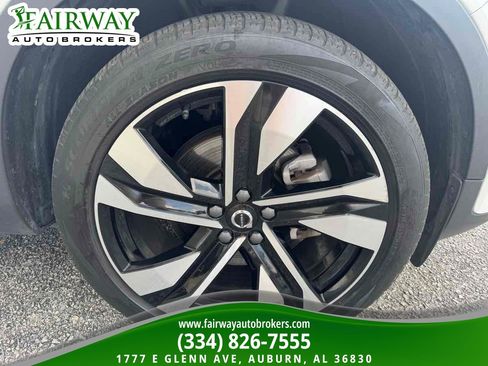 Used 2024 Volvo XC40 B5 Plus w/ Climate Package image 33