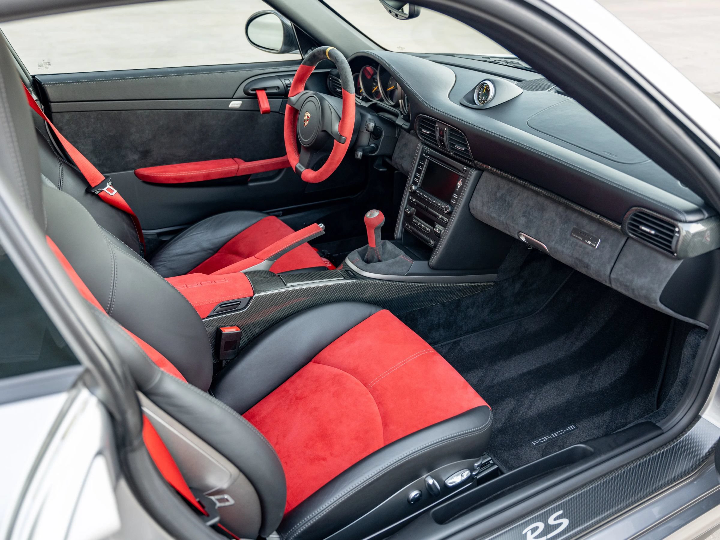 Used 2011 Porsche 911 GT2 RS RWD image 13