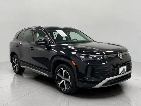 Used 2026 Volkswagen Tiguan SE AWD/4WD image 1