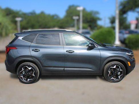 Certified 2025 Kia Seltos EX w/ EX Sunroof Package AWD/4WD image 5