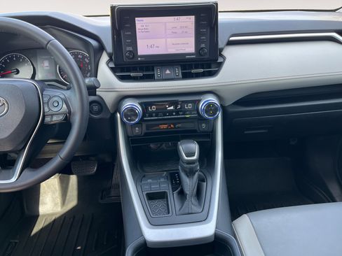 Used 2020 Toyota RAV4 XLE Premium image 11