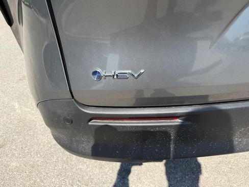Used 2026 Toyota Sienna XLE FWD image 4